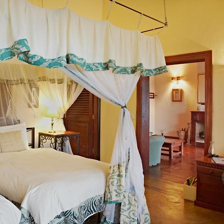 ليفينغستون Stanley Safari Lodge المظهر الخارجي الصورة