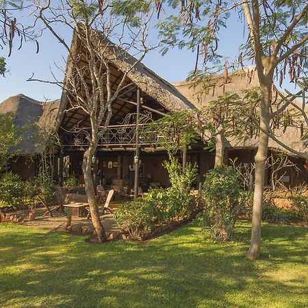 ليفينغستون Stanley Safari Lodge المظهر الخارجي الصورة