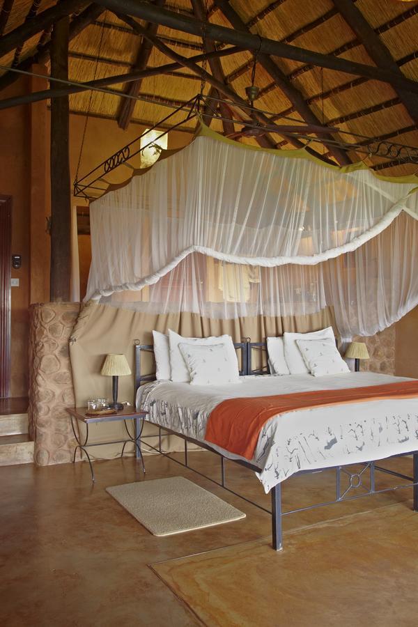 ليفينغستون Stanley Safari Lodge المظهر الخارجي الصورة