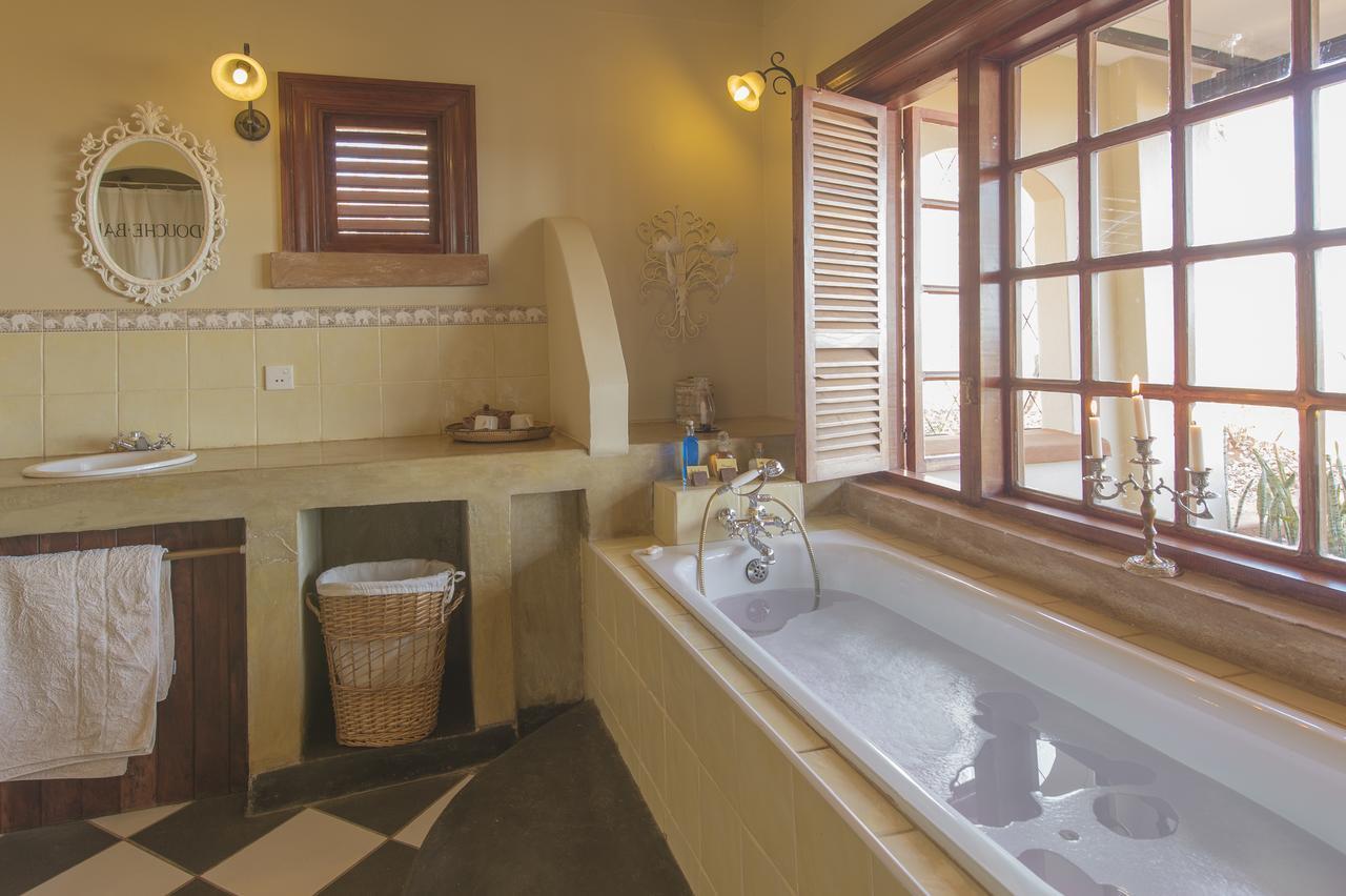 ليفينغستون Stanley Safari Lodge المظهر الخارجي الصورة