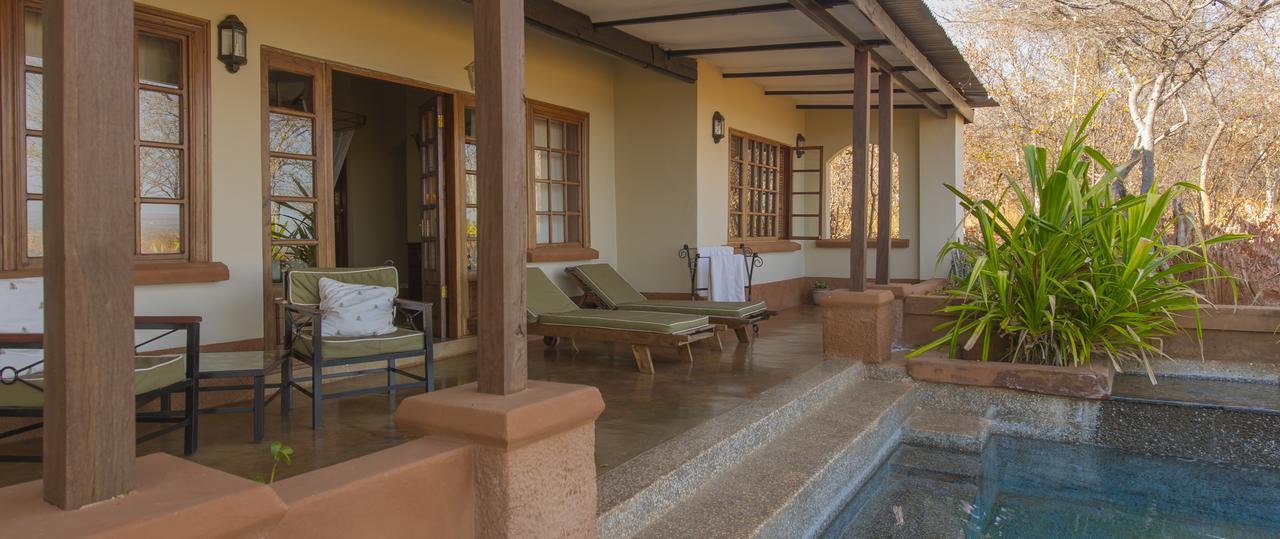 ليفينغستون Stanley Safari Lodge المظهر الخارجي الصورة