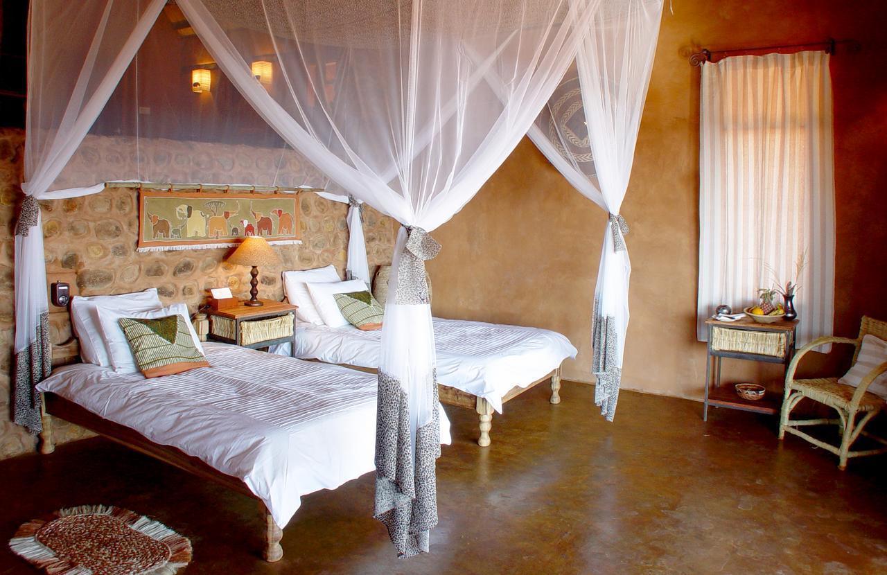 ليفينغستون Stanley Safari Lodge المظهر الخارجي الصورة