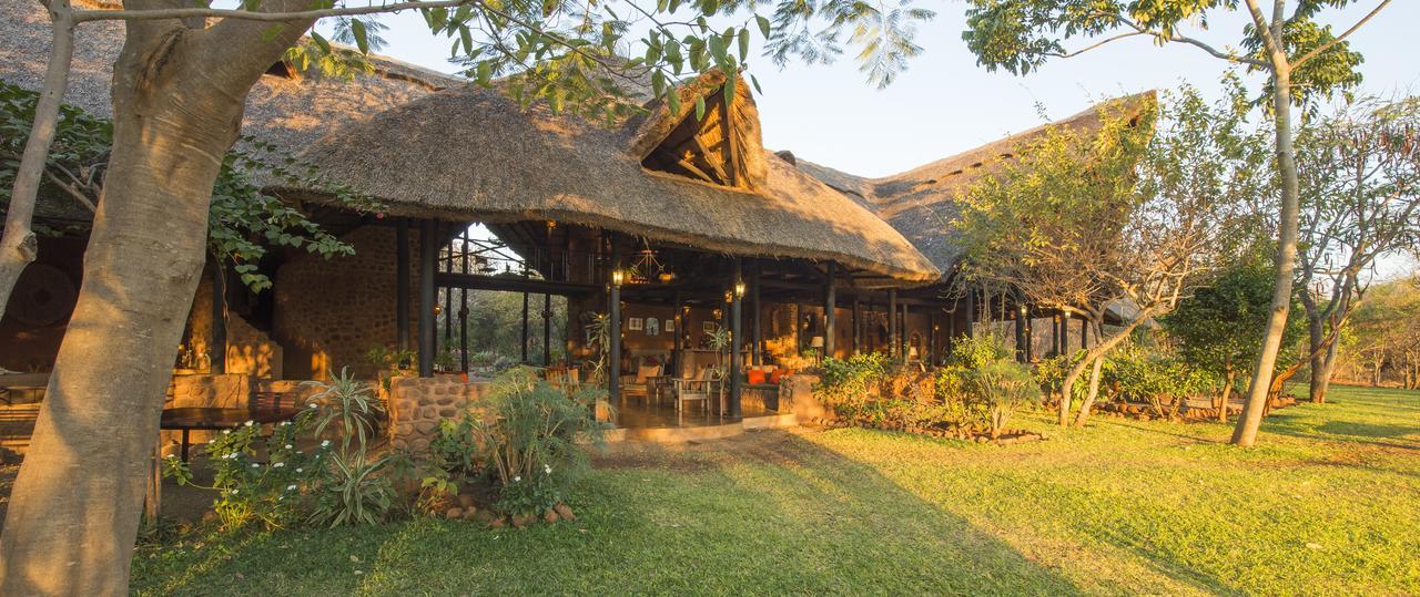 ليفينغستون Stanley Safari Lodge المظهر الخارجي الصورة