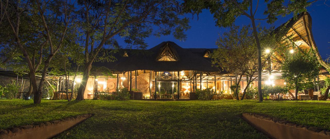 ليفينغستون Stanley Safari Lodge المظهر الخارجي الصورة