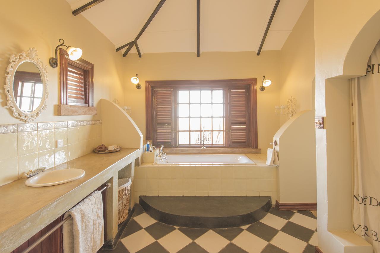 ليفينغستون Stanley Safari Lodge المظهر الخارجي الصورة