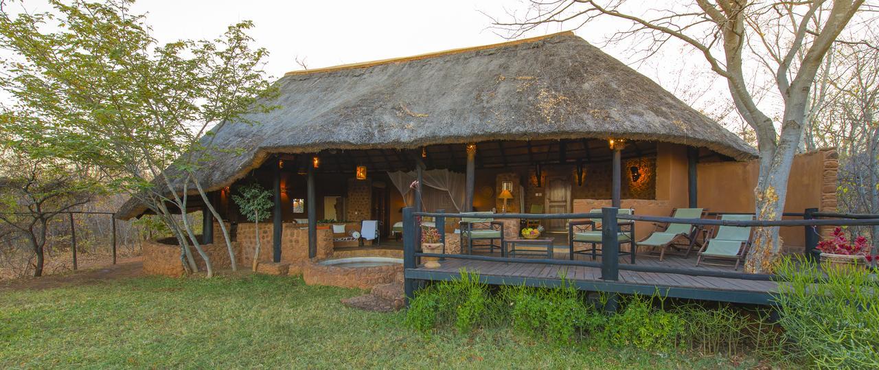 ليفينغستون Stanley Safari Lodge المظهر الخارجي الصورة