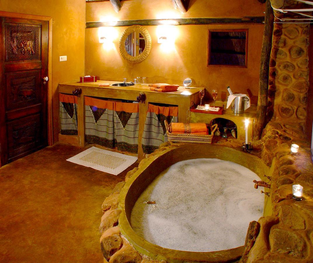 ليفينغستون Stanley Safari Lodge المظهر الخارجي الصورة