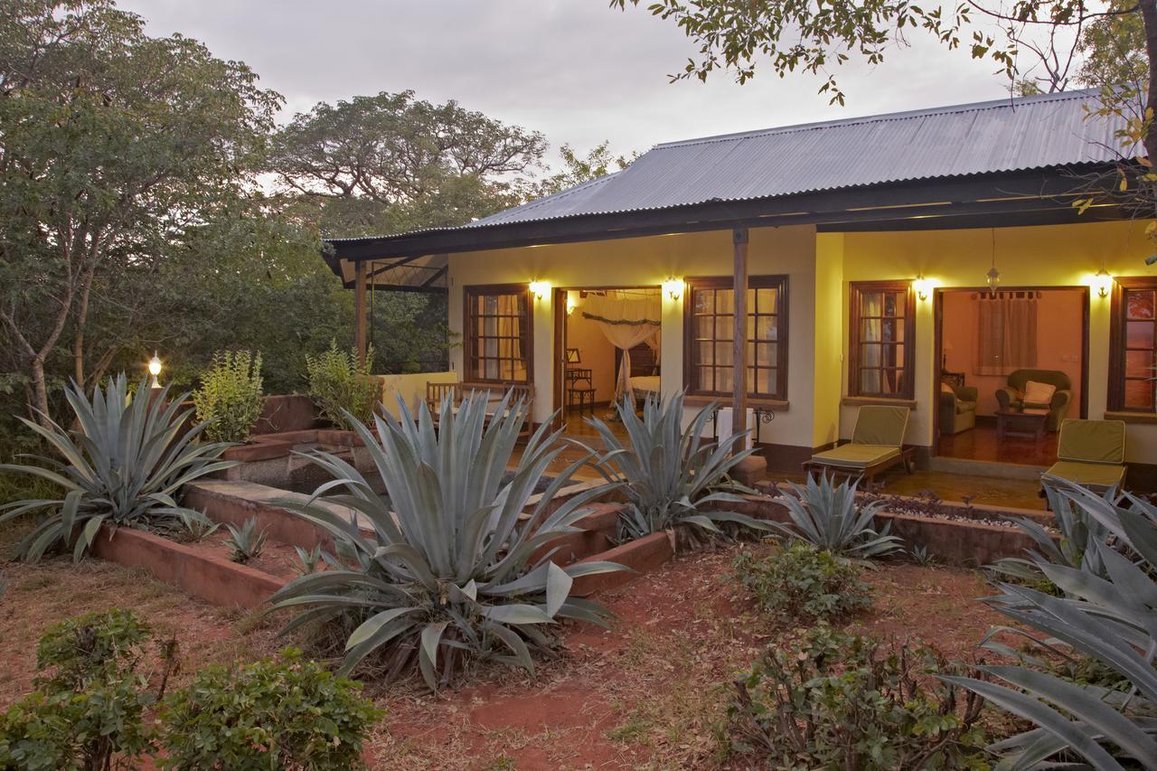ليفينغستون Stanley Safari Lodge المظهر الخارجي الصورة